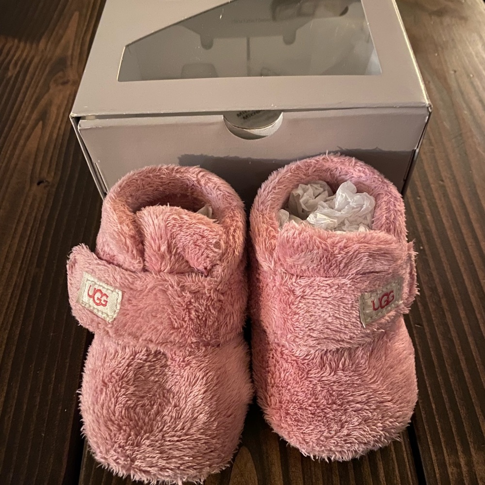 Baby Ugg Bixbee size infant 2/3